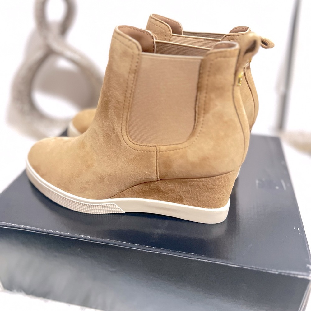 Lauren Ralph Lauren Women's Beige Suede Reade Wedge Sneaker Size 8M shoes, boots - Picture 6 of 9